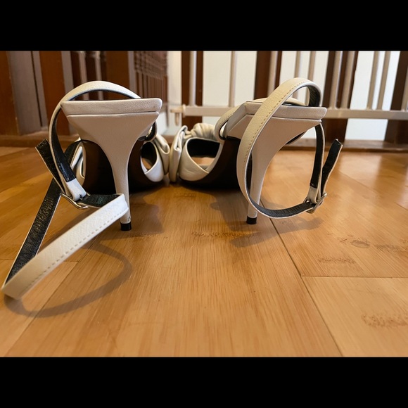 BALENCIAGA NAPPA SOFT WHITE BOW KNIFE SANDAL - Picture 2 of 6